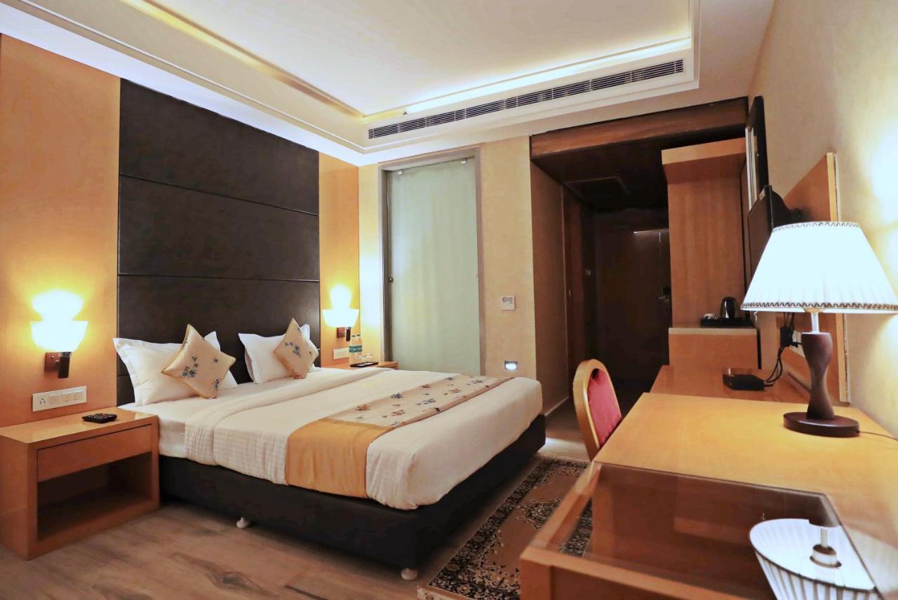 Bindiram Express By Shrigo Hotels Sitapur Muafi Exteriér fotografie