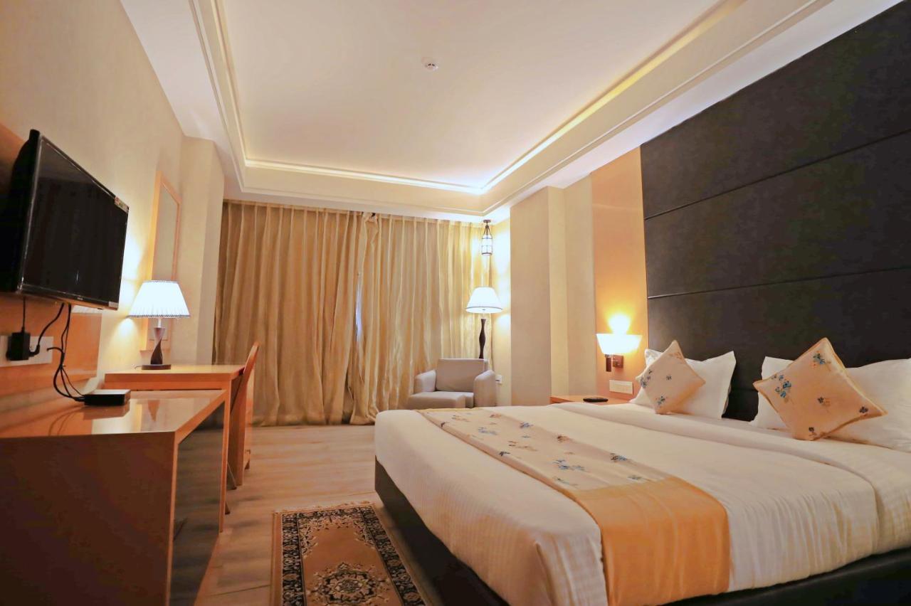 Bindiram Express By Shrigo Hotels Sitapur Muafi Exteriér fotografie